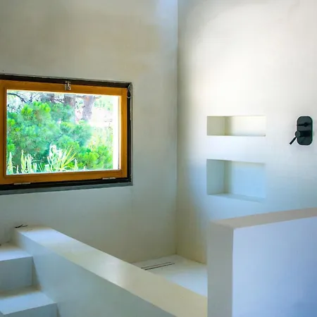 Seafront House In Vathi,