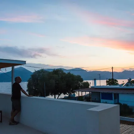 빌라 Seafront House In Vathi,