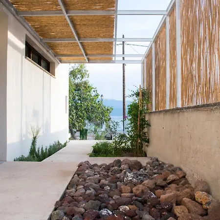 Seafront House In Vathi, 빌라 *