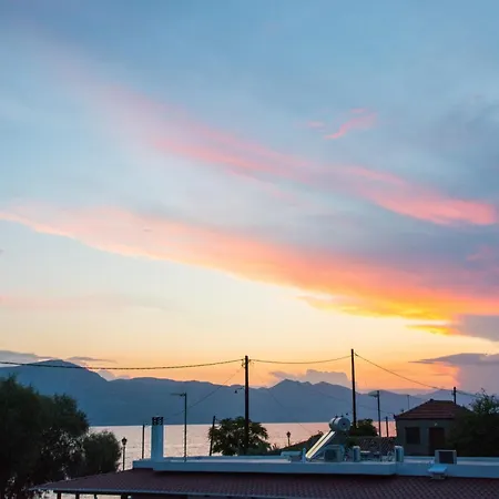 Seafront House In Vathi, Villa