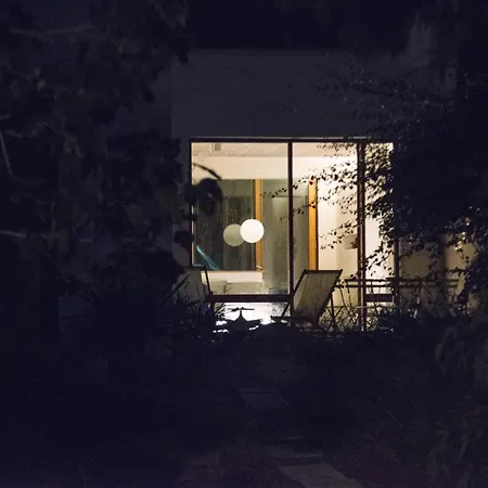 빌라 Seafront House In Vathi, Méthana