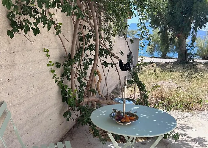 Βίλα Seafront House In Vathi, *