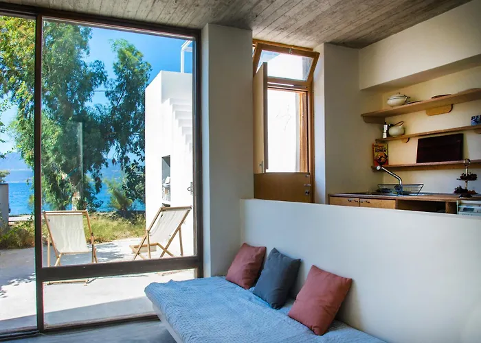 Seafront House In Vathi, * Méthana