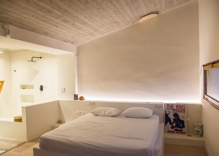 Seafront House In Vathi,