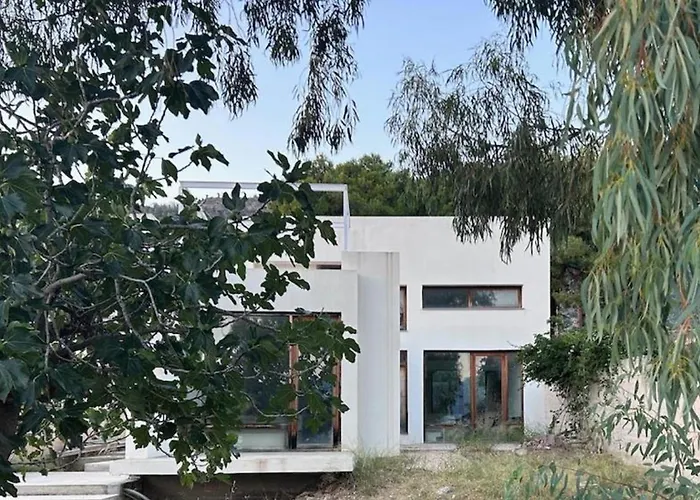 Seafront House In Vathi, Μέθανα