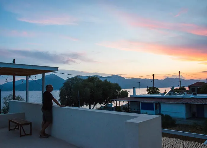 Βίλα Seafront House In Vathi,