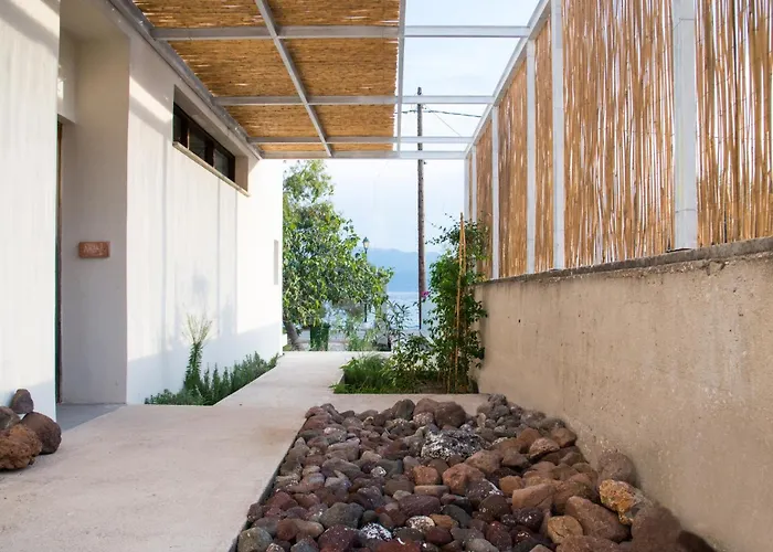 Seafront House In Vathi, Βίλα *