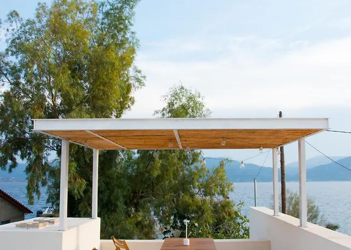 Seafront House In Vathi,